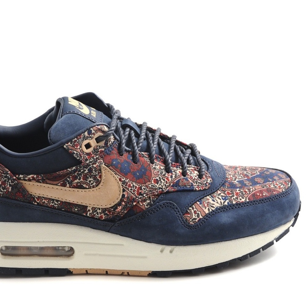 Womens size 7 Nike air liberty. Great